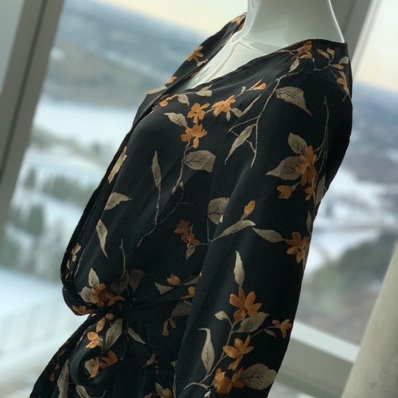Umgee Black & Floral Romper - New, never worn - Picture 4 of 16